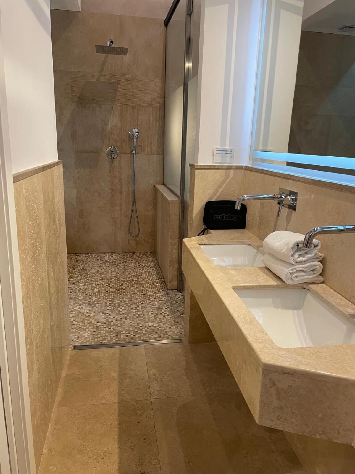 Accademia Hotel 3*