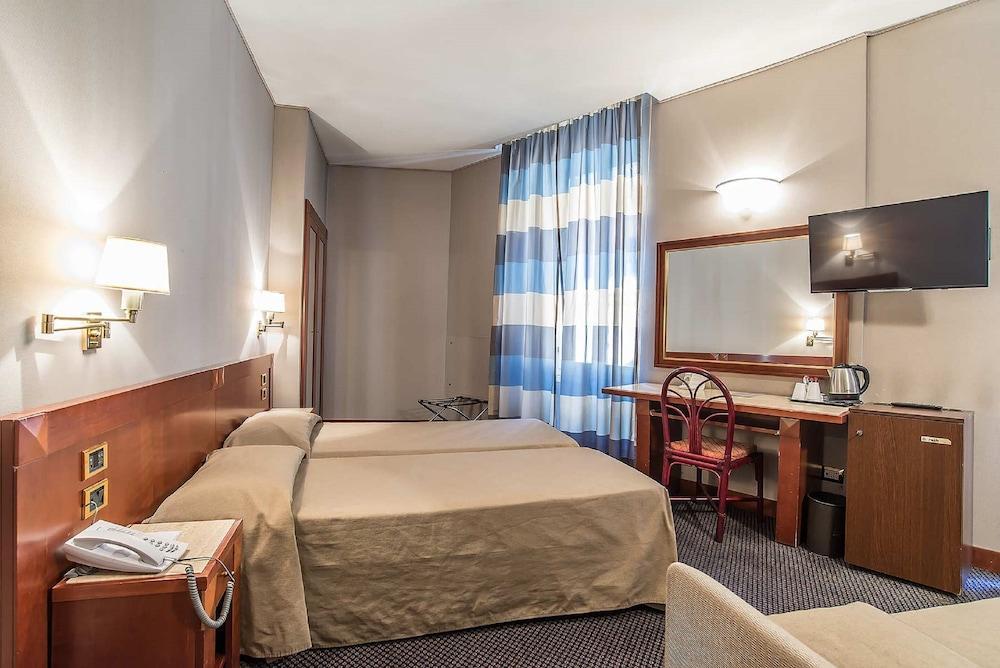 Hotel Accademia 3*