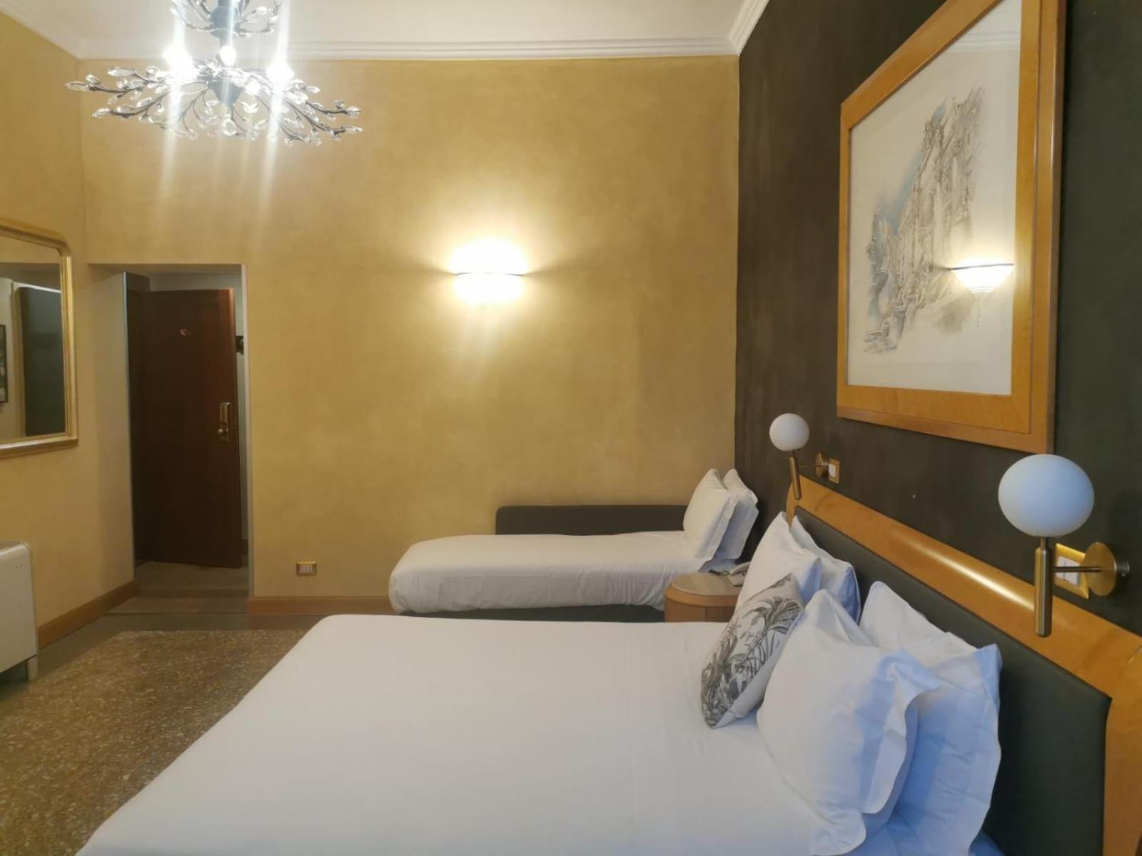 Hotel Accademia 3*
